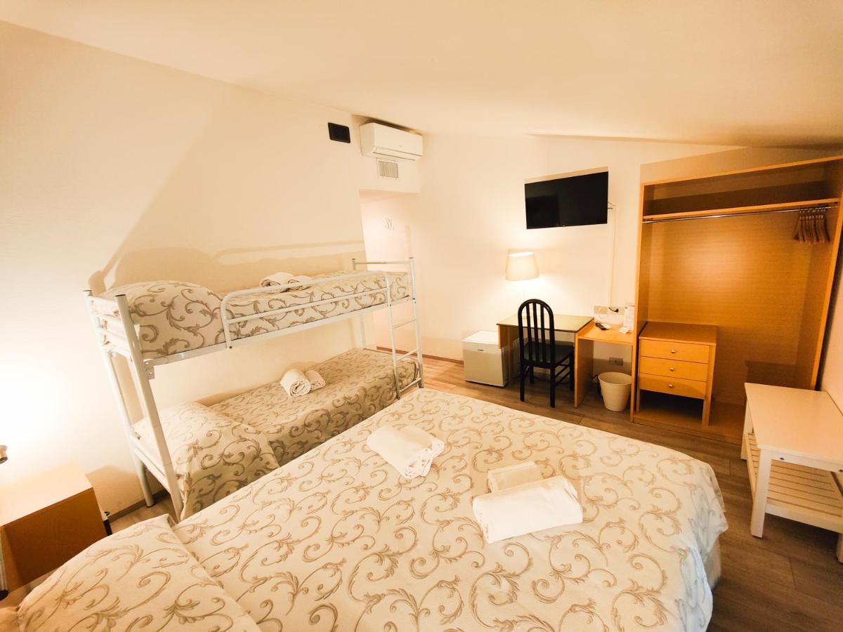 Albergo B&B Tenesi Манерба-дель-Гарда Экстерьер фото