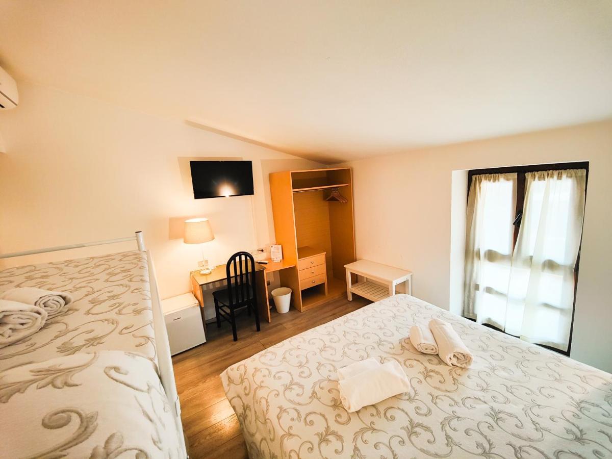 Albergo B&B Tenesi Манерба-дель-Гарда Экстерьер фото