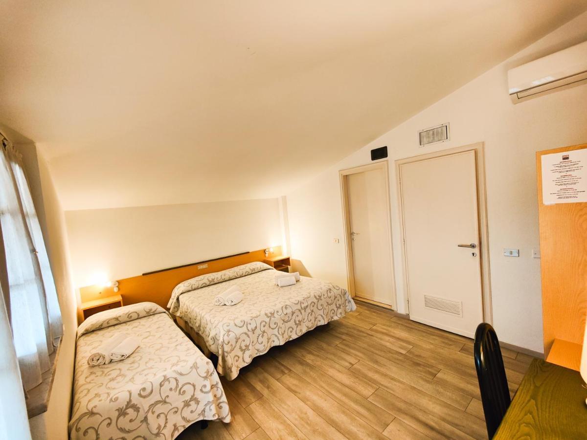 Albergo B&B Tenesi Манерба-дель-Гарда Экстерьер фото