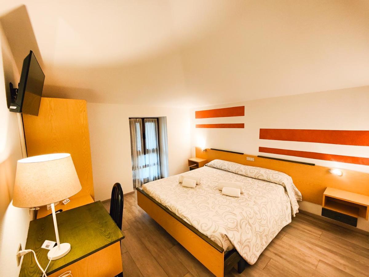 Albergo B&B Tenesi Манерба-дель-Гарда Экстерьер фото