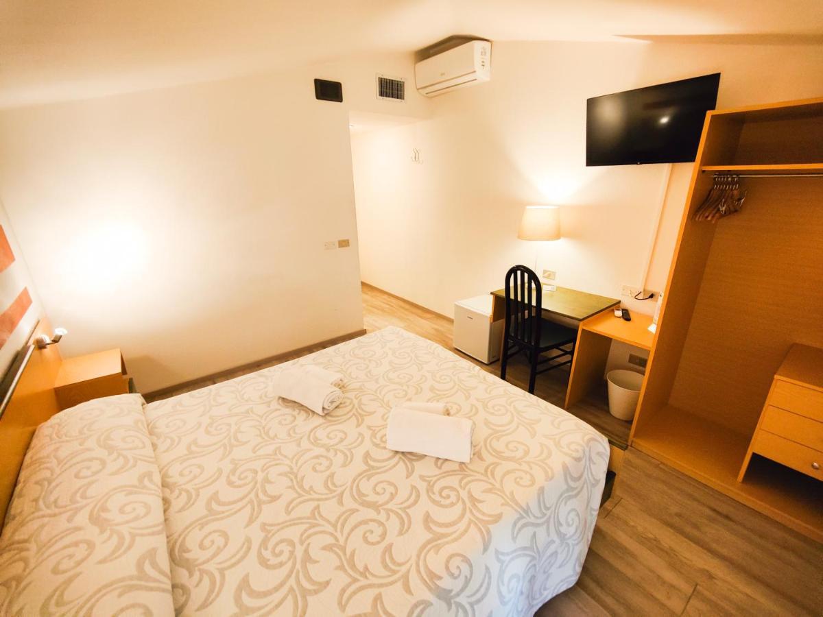 Albergo B&B Tenesi Манерба-дель-Гарда Экстерьер фото
