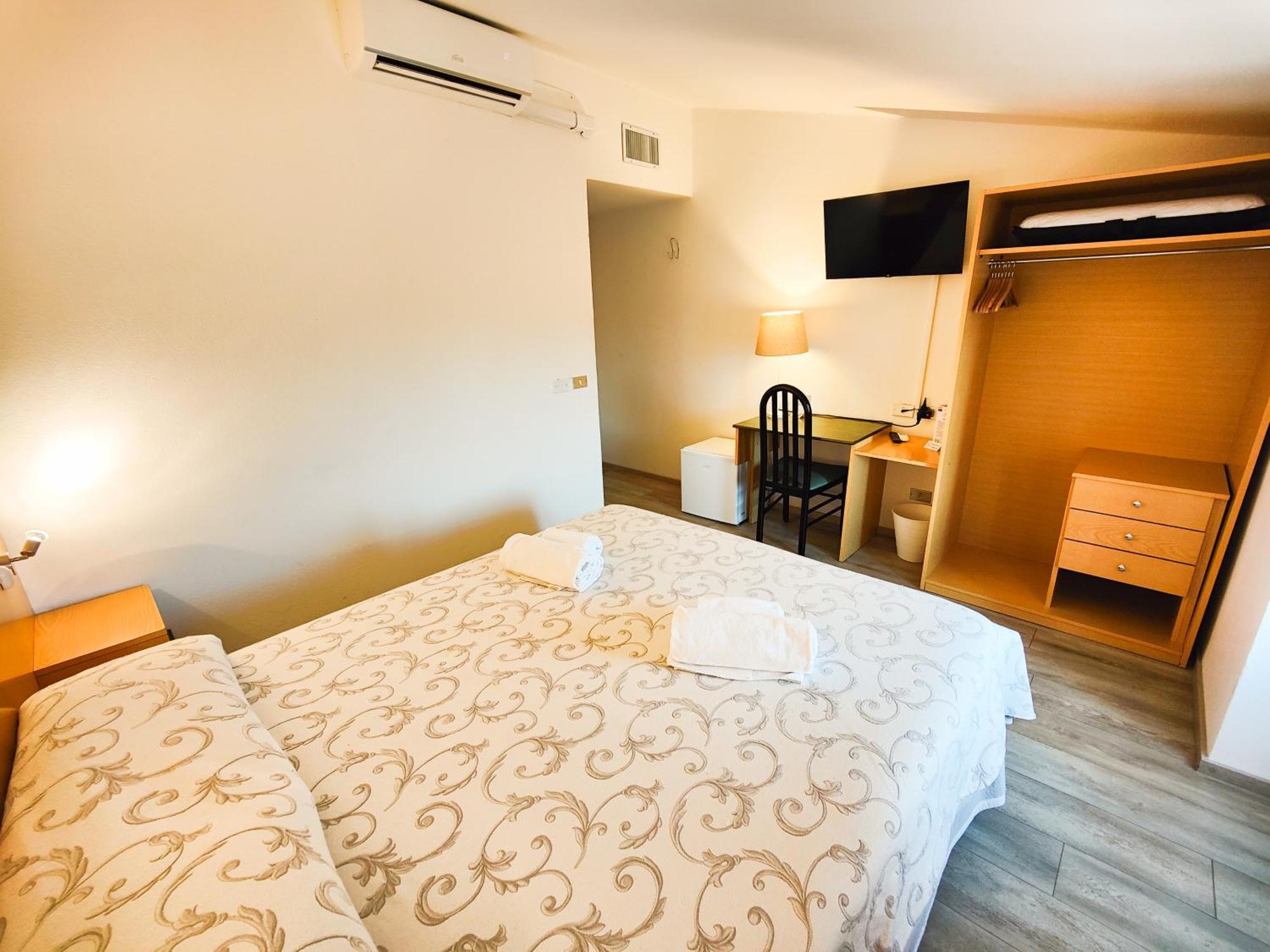 Albergo B&B Tenesi Манерба-дель-Гарда Экстерьер фото